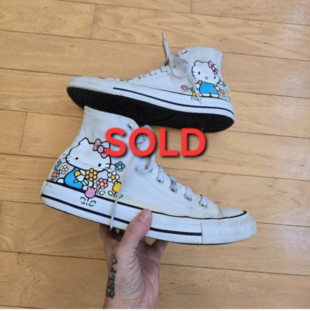 Converse x Hello Kitty | whimsy white kawaii sneakers | WMS 9.5